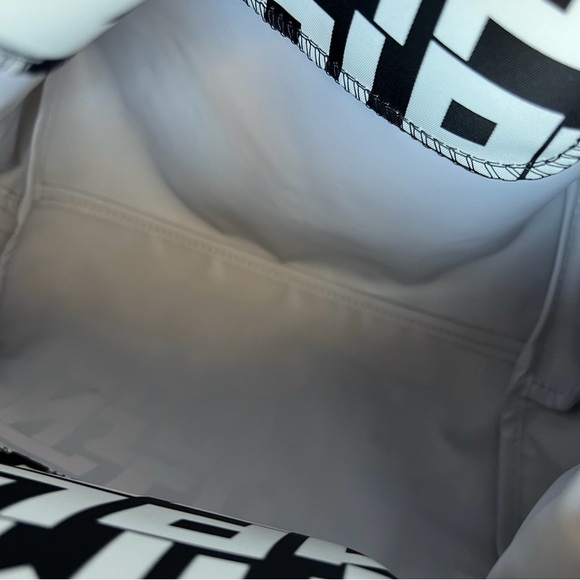Longchamp LE PLIAGE LGP 🖤 Like New! - Picture 12 of 12